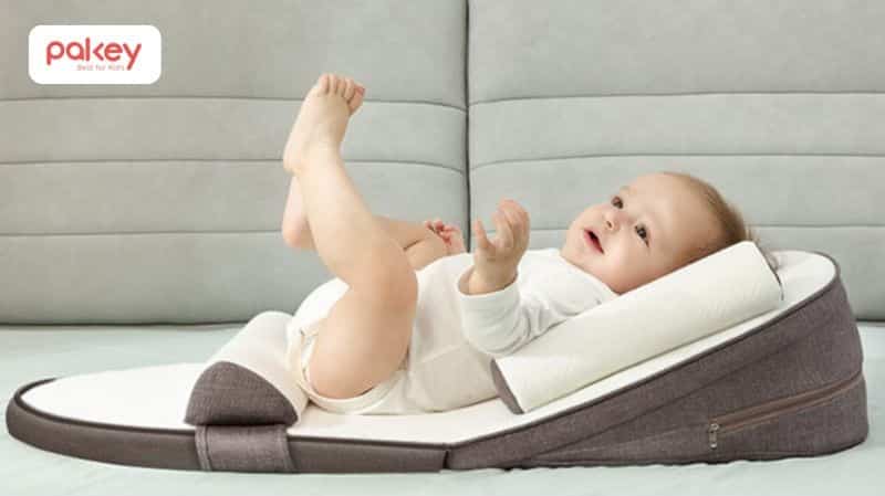 Sử dụng gối chống trào ngược có đệm cố định 2 bên