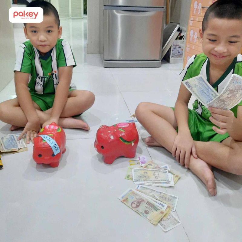 Đập heo nên được xem là kết quả của sự cố gắng và tích lũy, không phải công cụ để kiểm soát hành vi của trẻ