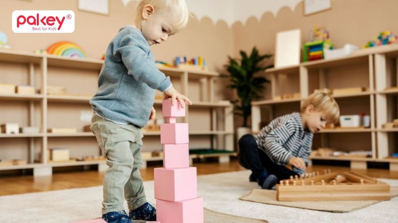 14 lưu ý để dạy con đúng cách, ngoan ngoãn và thông minh 13 Trẻ được tự do lựa chọn hoạt động trong môi trường được chuẩn bị sẵn thông qua các giáo cụ trực quan