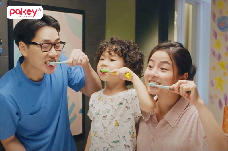 14 lưu ý để dạy con đúng cách, ngoan ngoãn và thông minh 19 Trên hành trình nuôi dạy con đúng cách, ba mẹ là người "thầy" nhưng cũng là bạn bè, là người đồng hành cùng con cái