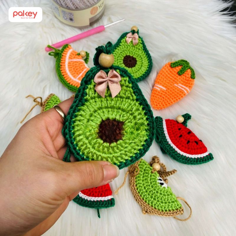 Việc chuẩn bị đúng dụng cụ và nguyên liệu ngay từ đầu sẽ giúp quá trình móc diễn ra suôn sẻ, tiết kiệm thời gian và cho ra thành phẩm đẹp hơn