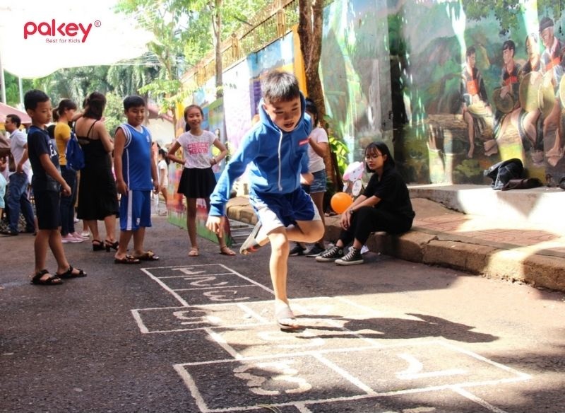 Top 50+ trò chơi dân gian Việt Nam đặc sắc nhất 83 Trò chơi nhảy lò cò