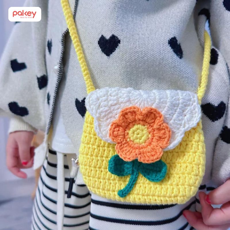 Không chỉ dừng lại ở giá trị sử dụng, túi đựng lì xì cho bé còn đóng vai trò như một phụ kiện thời trang xinh xắn