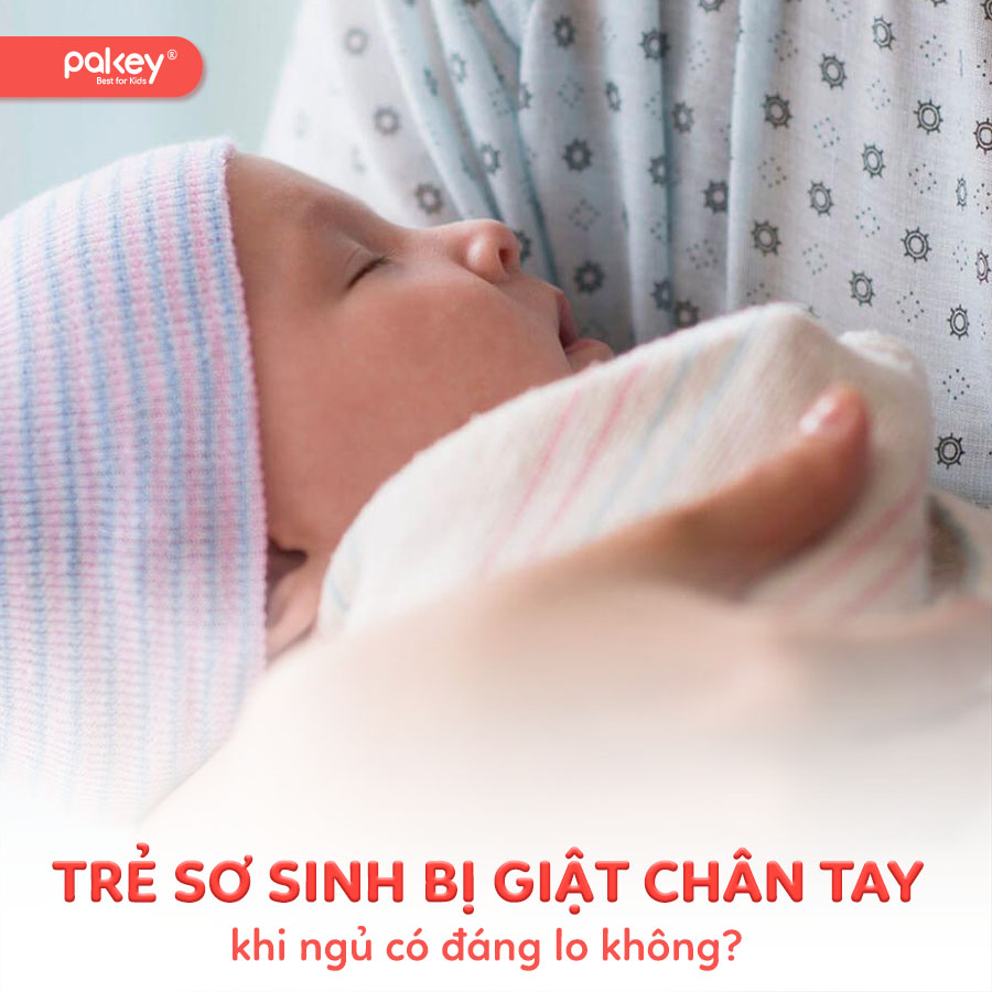 Trẻ sơ sinh bị giật chân tay khi ngủ có đáng lo không?