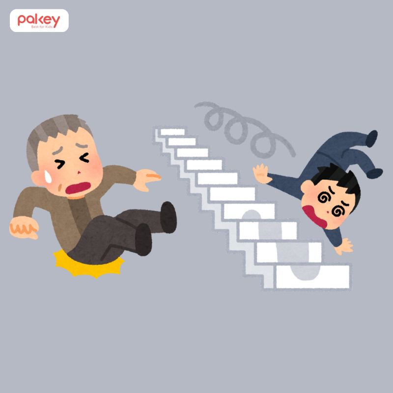 Trẻ ngã cầu thang có nguy hiểm không? Dấu hiệu cần chú ý