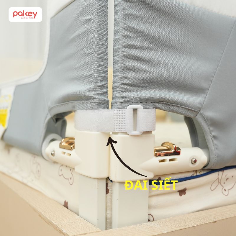 Đai siết bên dưới giúp củng cố độ chắc chắn giữa 2 thanh chắn giường