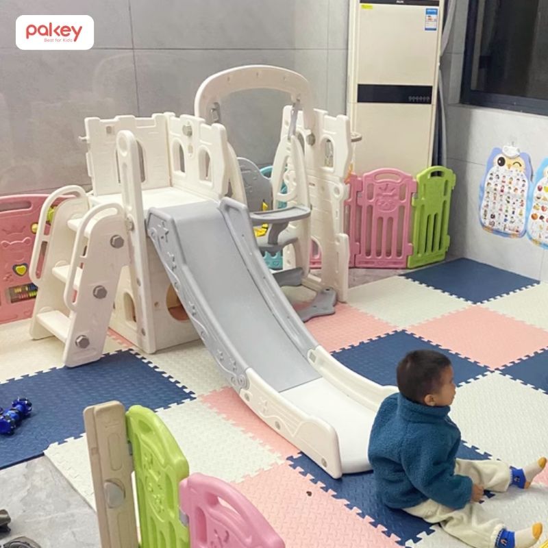 Thiết kế khu vui chơi vận động mini cho bé tại nhà với cầu trượt, xích đu, ngựa bập bênh,...