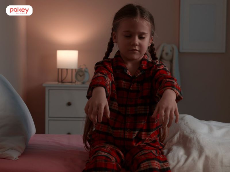 Trẻ bị mộng du: Nguyên nhân, triệu chứng và cách xử lí
