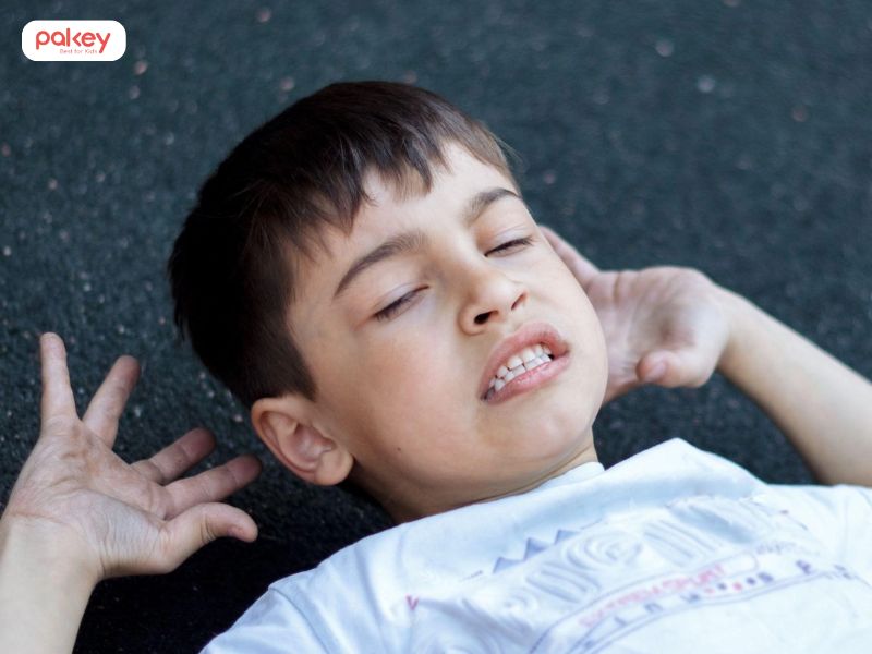 Trẻ bị ngã cầu thang có nguy hiểm không? Dấu hiệu cần chú ý 6 Trẻ bị ngã cầu thang có nguy hiểm không? Dấu hiệu cần chú ý