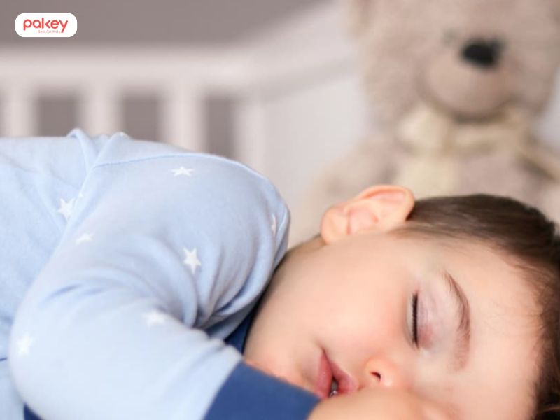 Trẻ ngủ li bì nhưng không sốt có sao không?