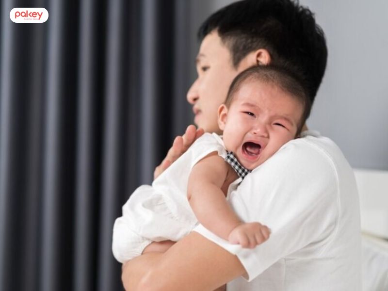 Hạn chế bế bé ru ngủ