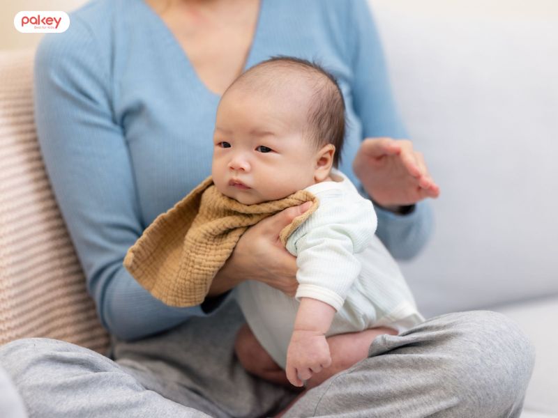 5 cách vỗ ợ hơi cho bé khi ngủ mà không làm bé thức giấc