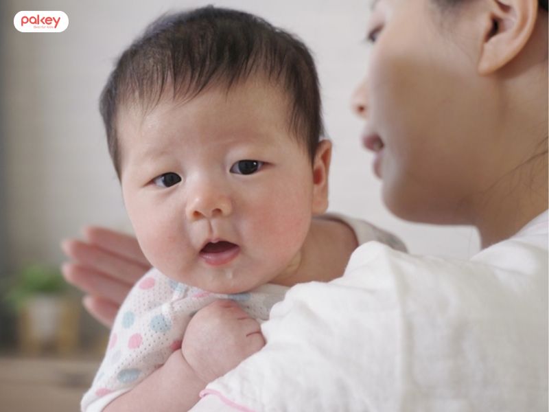 5 cách vỗ ợ hơi cho bé khi ngủ mà không làm bé thức giấc