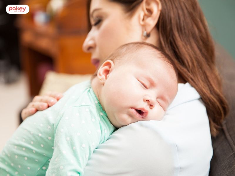 [Gải đáp từ chuyên gia] Có nên bế trẻ sơ sinh ngủ không?