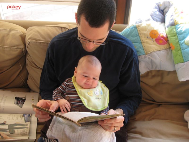 [Gải đáp từ chuyên gia] Có nên bế trẻ sơ sinh ngủ không?