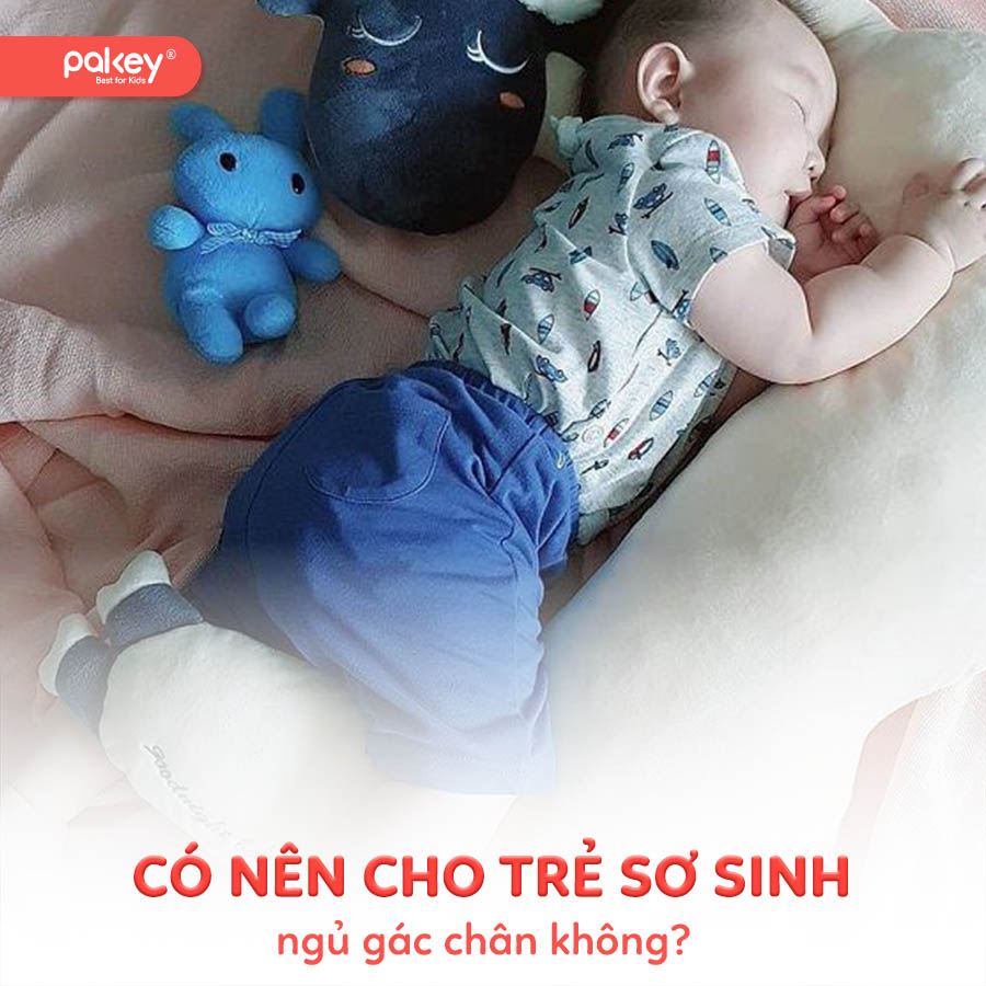 Có nên cho trẻ sơ sinh ngủ gác chân không? 15 Có nên cho trẻ sơ sinh ngủ gác chân không?