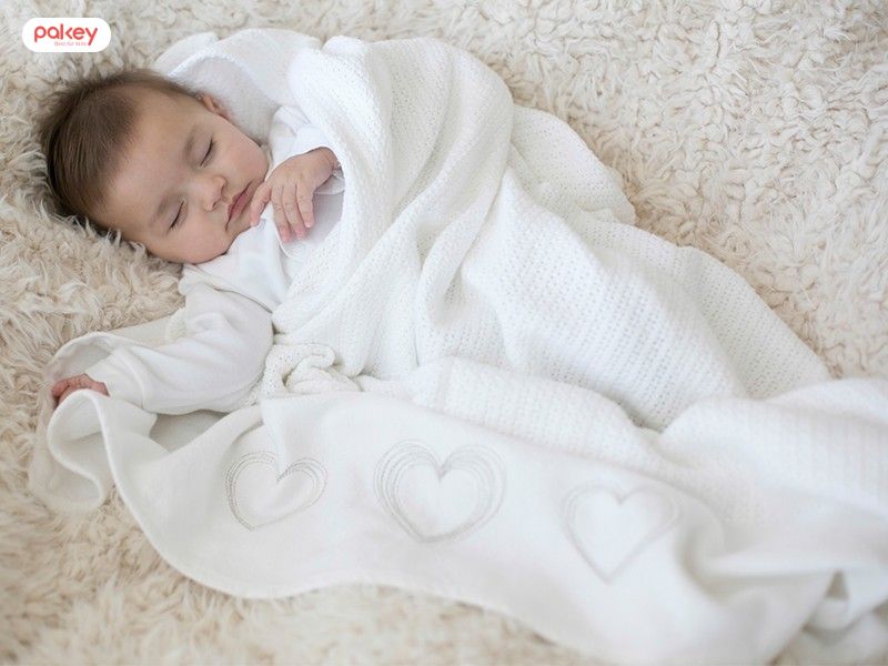 Ba mẹ có nên đắp chăn cho bé khi ngủ không? 12 Ba mẹ có nên đắp chăn cho bé khi ngủ không?