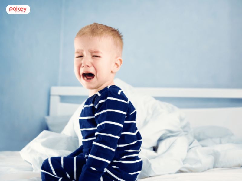 Trẻ 2 tuổi ngủ hay giật mình khóc thét nguyên nhân do đâu?