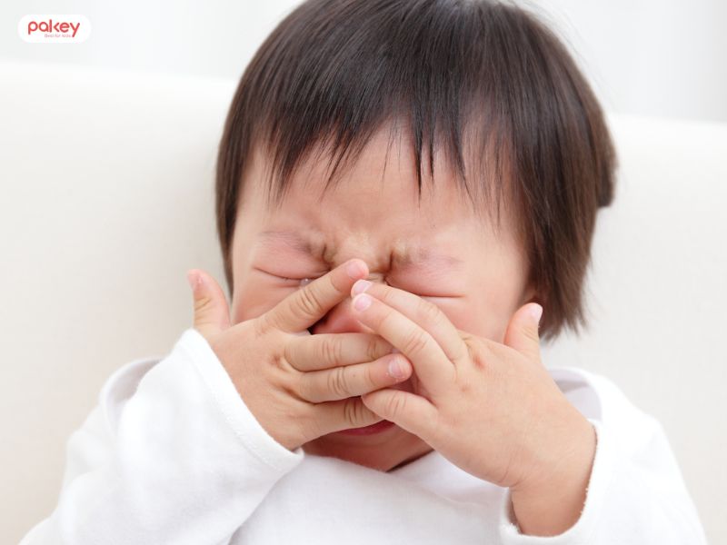 Trẻ 2 tuổi ngủ hay giật mình khóc thét nguyên nhân do đâu?