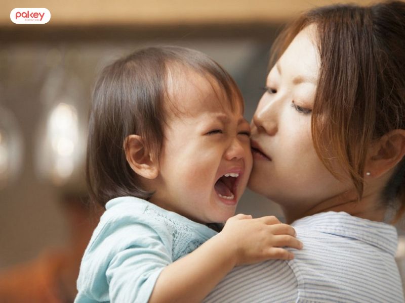 Trẻ em ngã từ trên giường xuống đất và 6 cách phòng tránh