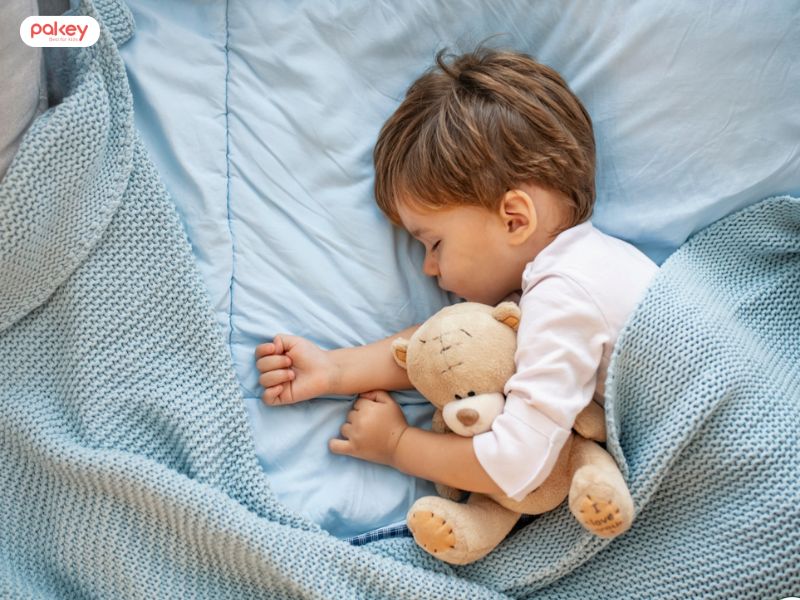 Trẻ hay lăn lộn khi ngủ nguyên nhân do đâu?