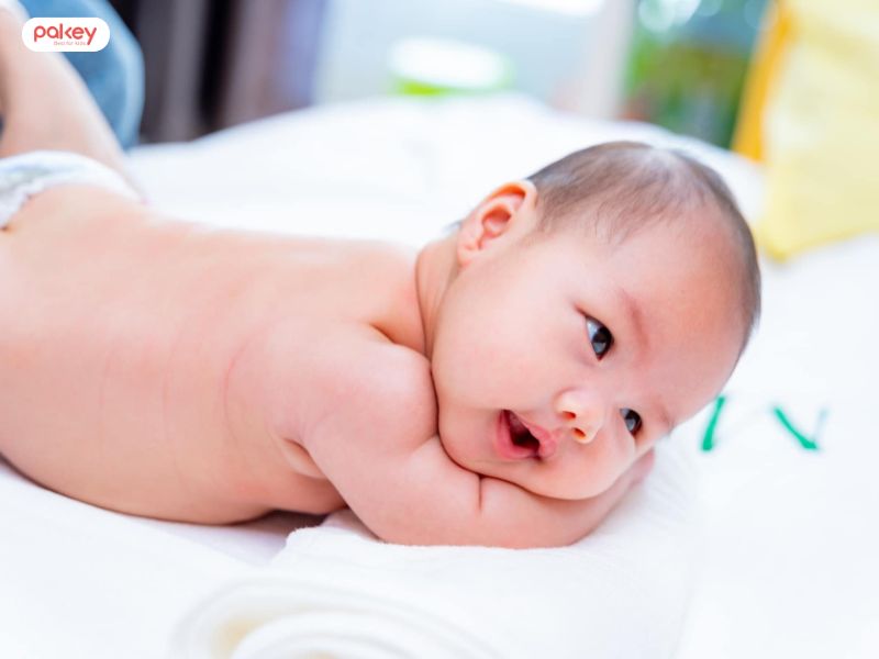 Trẻ hay lăn lộn khi ngủ nguyên nhân do đâu?