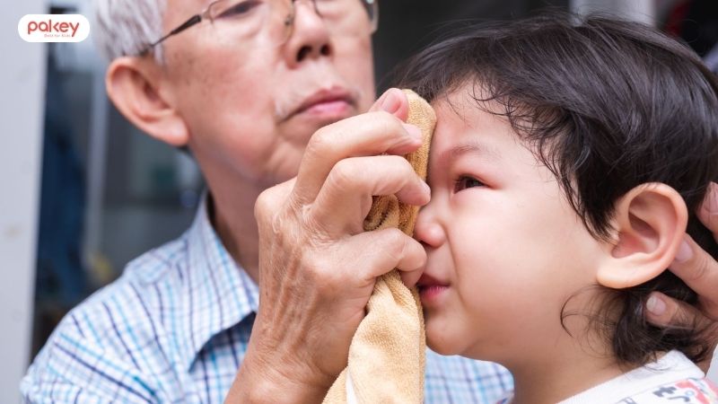 Trẻ ngã u đầu có sao không? Mẹ nên xử lý như nào?