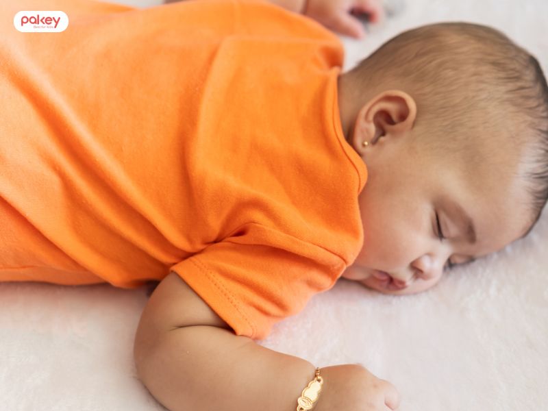 Trẻ ngủ nằm sấp thiếu chất gì? Có nguy hiểm không?