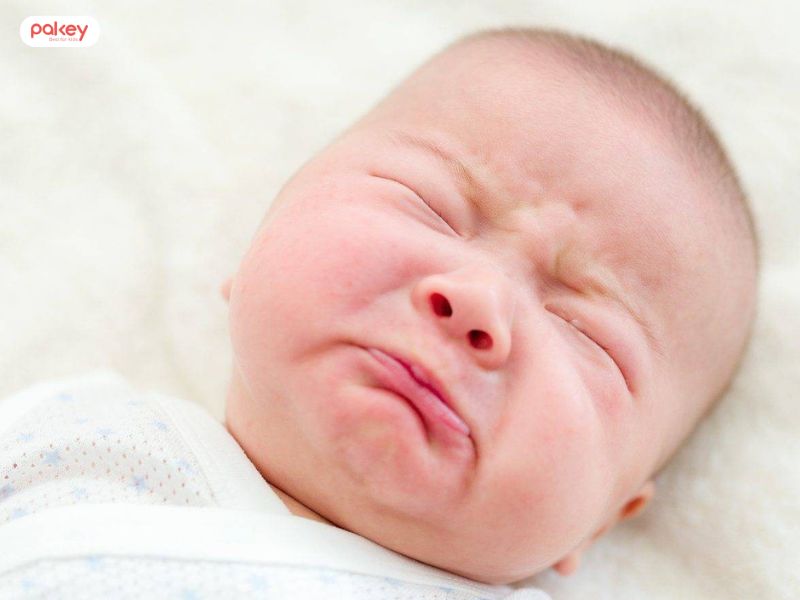 Trẻ sơ sinh quấy khóc không chịu ngủ nên làm gì?