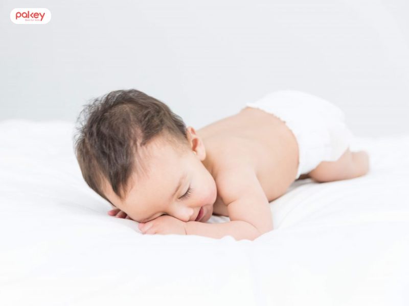 Trẻ sơ sinh nằm sấp ngủ có sao không?