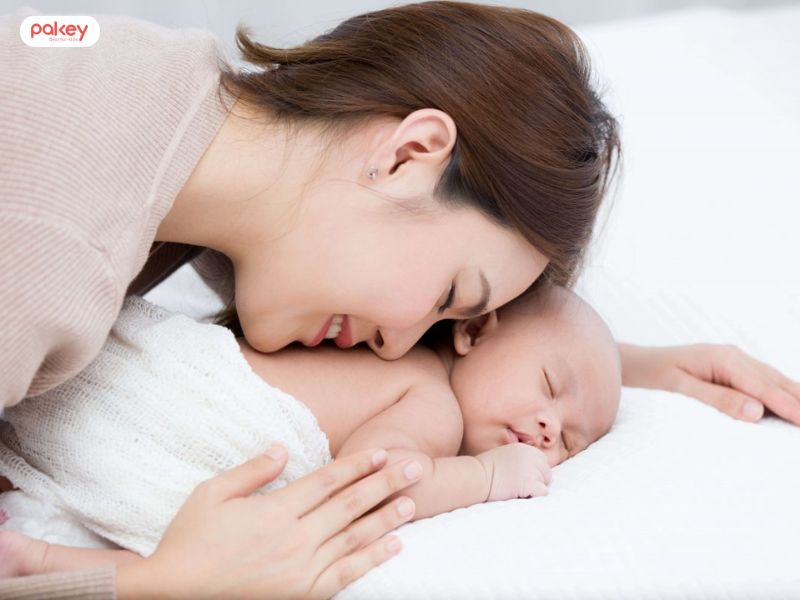 Trẻ sơ sinh nằm sấp ngủ có sao không?
