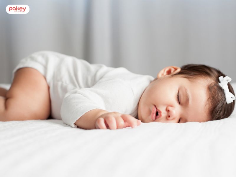 Trẻ sơ sinh nằm sấp ngủ có sao không?
