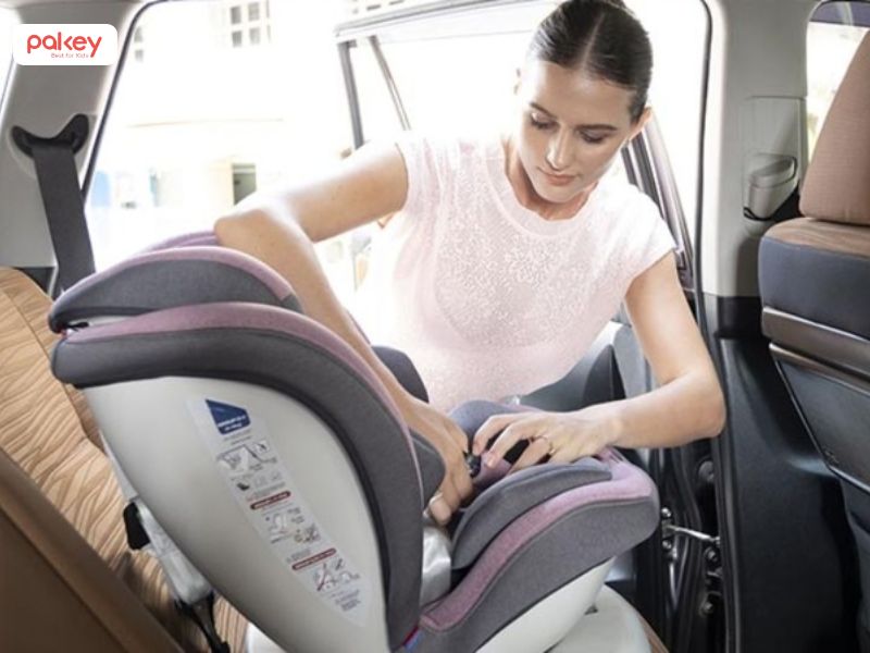 Tháo dây đai vai ra khỏi phần móc nối