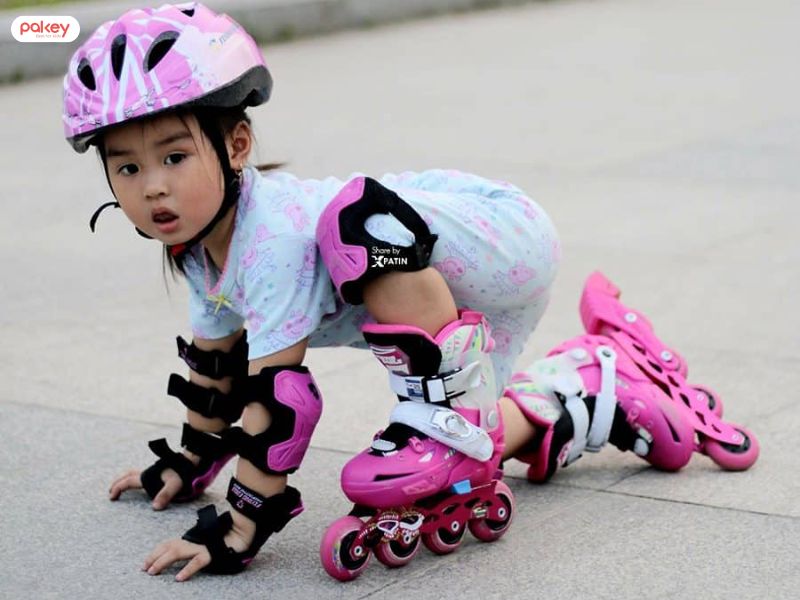 Trang bị đầy đủ đồ bảo hộ cho trẻ