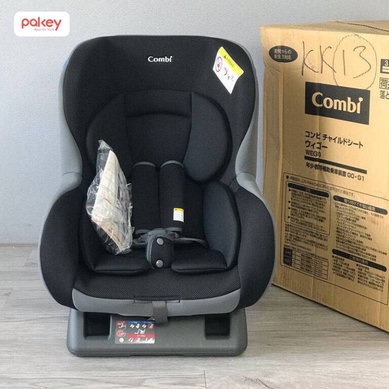 Ghế ngồi ô tô cho bé Combi