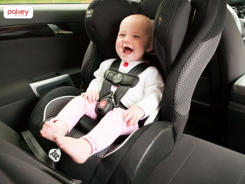 Ghế ngồi ô tô cho bé là thiết bị quan trọng giúp bảo vệ trẻ khi di chuyển bằng xe hơi