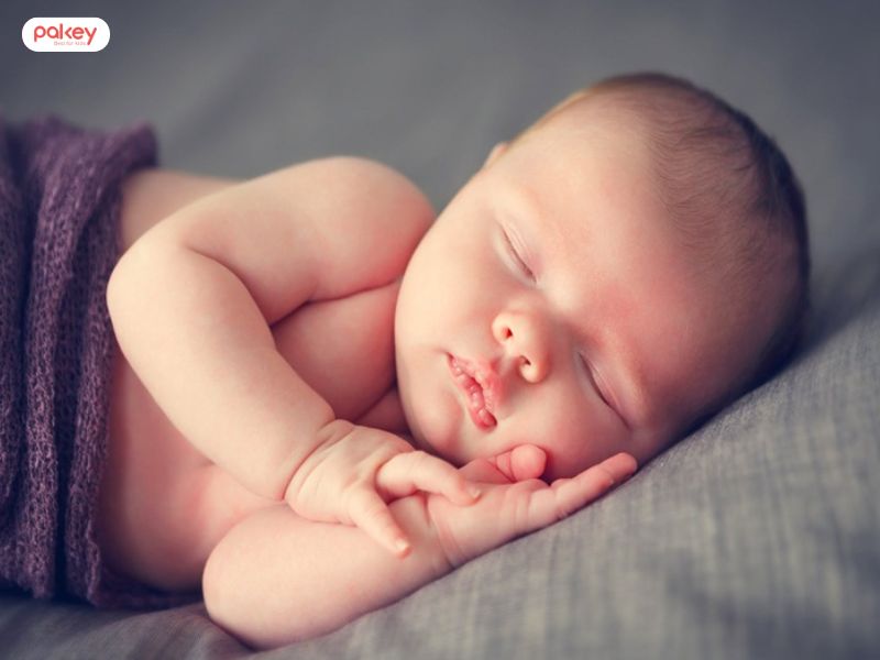 Trẻ 1 tuổi ngủ hay giật mình khóc thét có nguy hiểm không? 6 Trẻ 1 tuổi thường ngủ dao động từ 10 đến 14 tiếng mỗi ngày