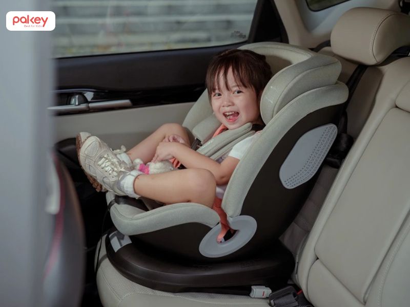 Sử dụng ghế ô tô cho trẻ