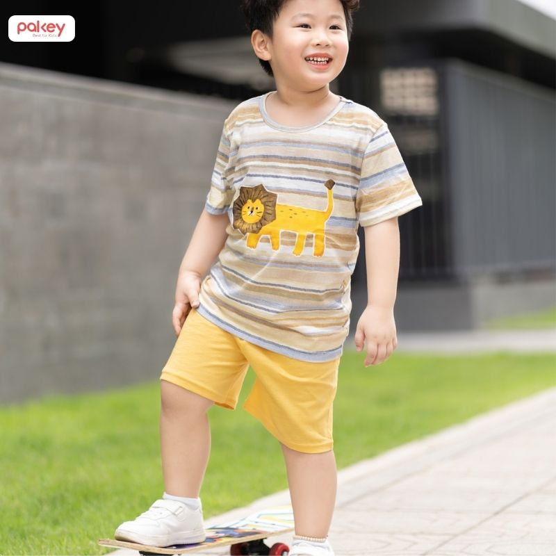 Xác định chân thuận của trẻ