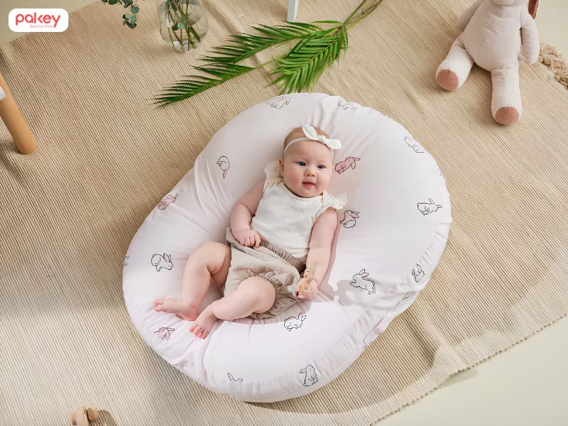Hướng dẫn chi tiết cách nằm gối chống trào ngược cho trẻ sơ sinh
