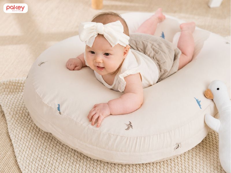 Hướng dẫn chi tiết cách nằm gối chống trào ngược cho trẻ sơ sinh