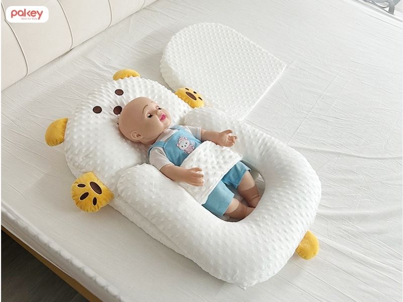 [Giải đáp] Nằm gối chống trào ngược có cần vỗ ợ hơi cho bé?