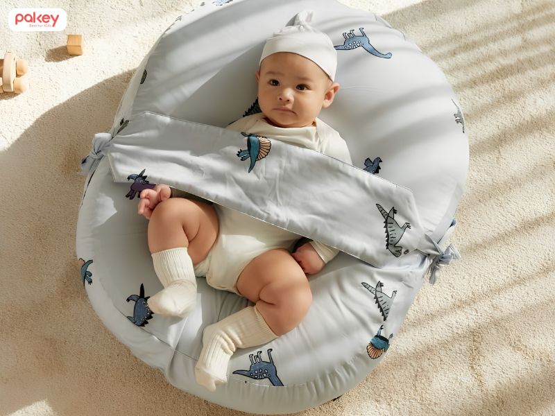[Giải đáp] Nằm gối chống trào ngược có cần vỗ ợ hơi cho bé?