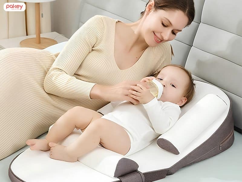 [Giải đáp] Bé sơ sinh nằm gối chống trào ngược được không?