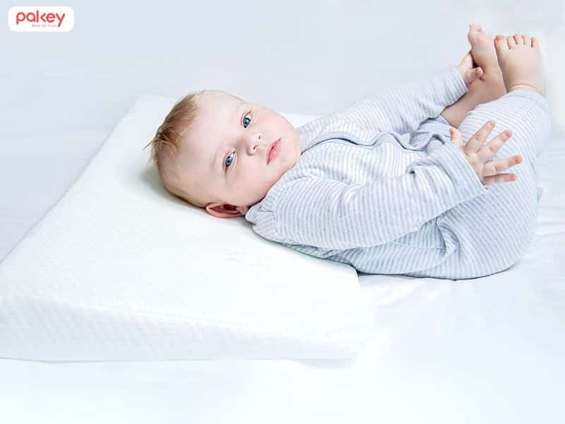 Trẻ nằm gối chống trào ngược có bị gù lưng không? 8 Trẻ nằm gối chống trào ngược có bị gù lưng không?
