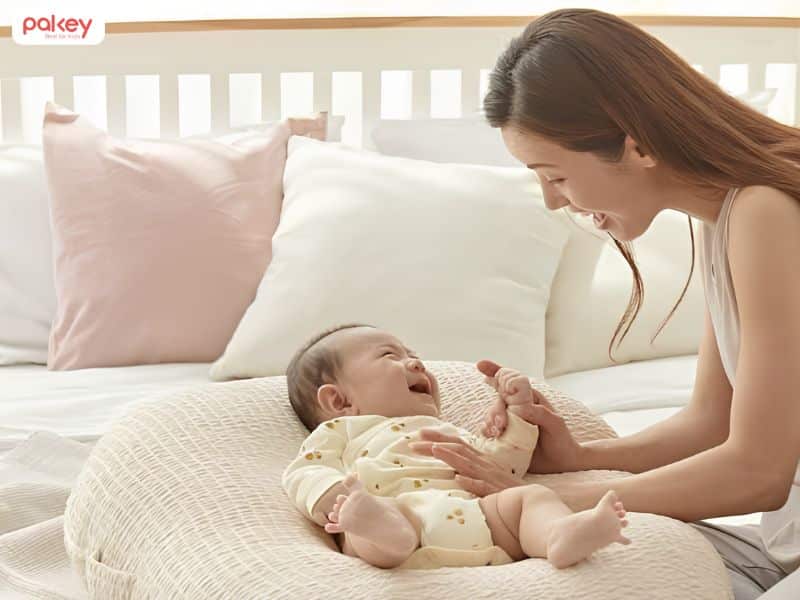 Trẻ nằm gối chống trào ngược có bị gù lưng không? 10 Trẻ nằm gối chống trào ngược có bị gù lưng không?
