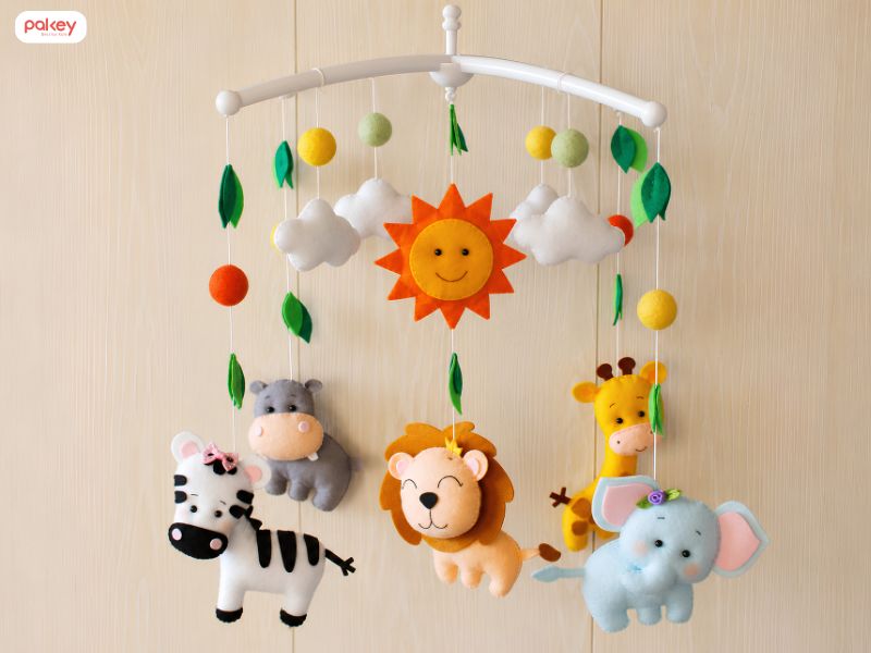 Hướng dẫn 5 cách làm đồ chơi treo nôi cho bé đơn giản 10 Làm đồ chơi treo nôi bằng vải nỉ