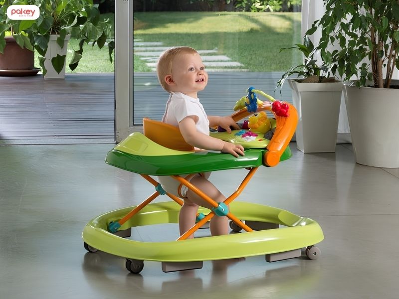 [Tư vấn từ chuyên gia] Có nên cho bé ngồi xe tập đi sớm không?