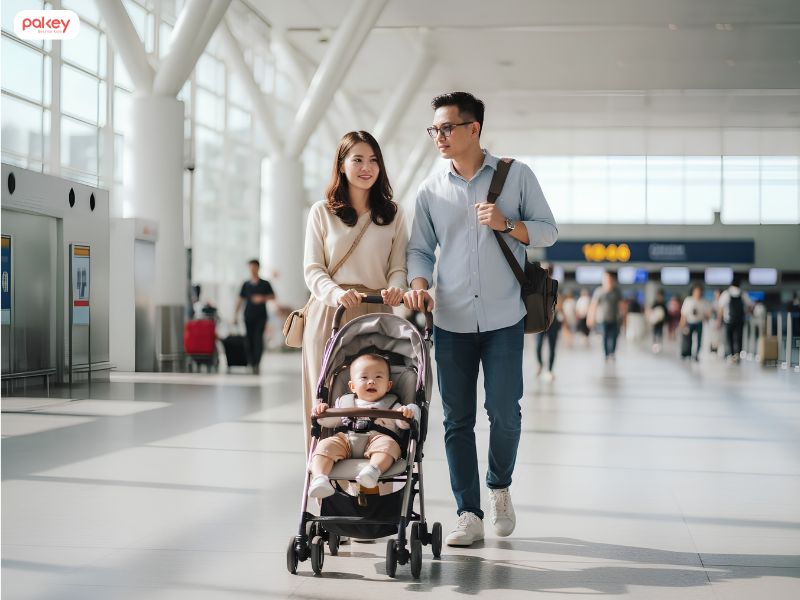 [Giải đáp] Xe đẩy cho bé có được mang lên máy bay không?