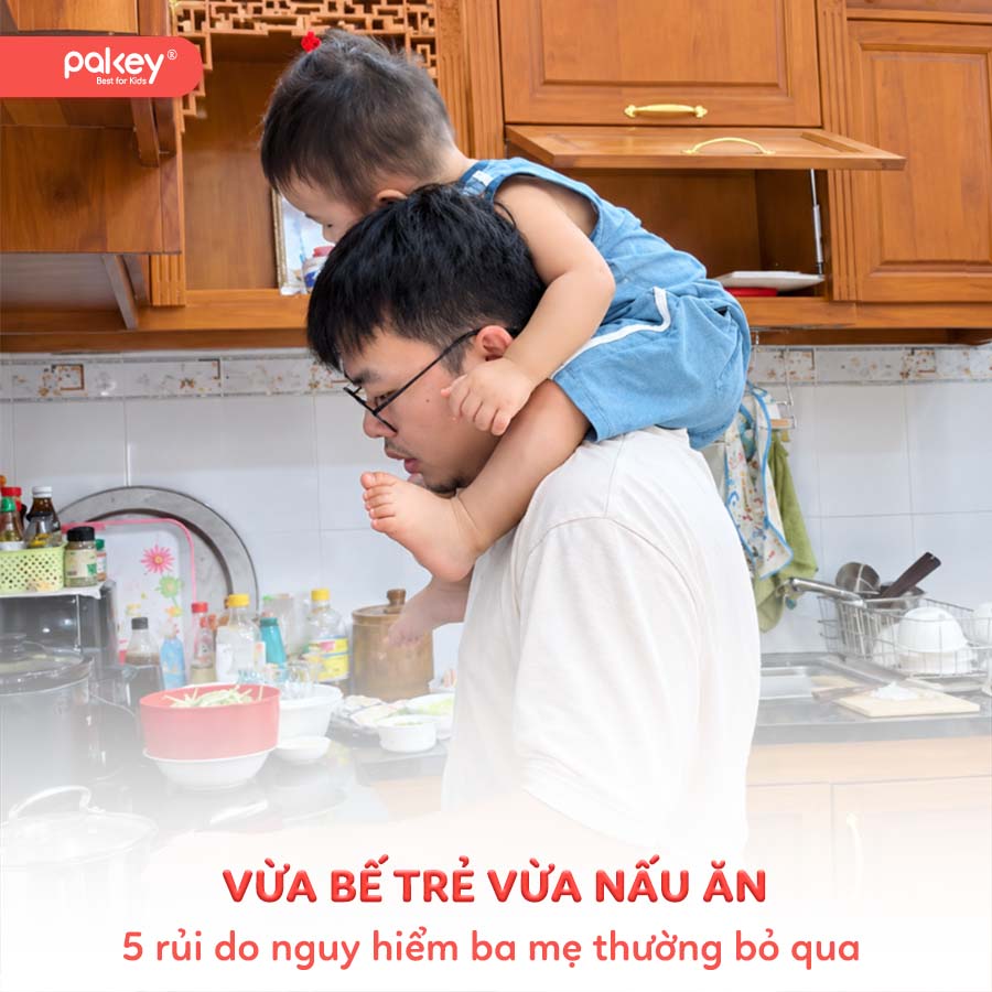 5 rủi ro nguy hiểm vừa bế trẻ vừa nấu ăn ba mẹ thường bỏ qua